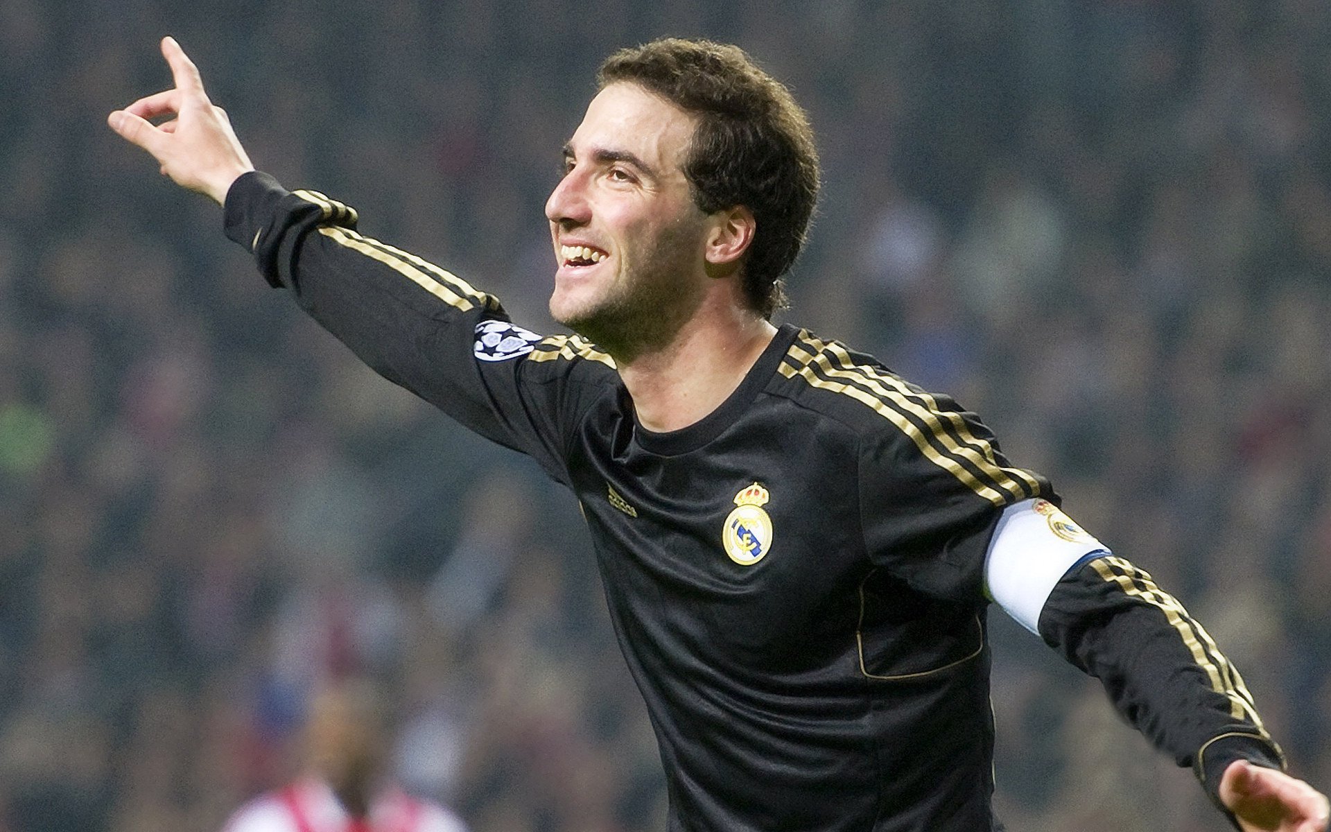 哥伦比亚骑手安德烈亚·瓦尔加斯在2024年巴黎奥运会盛装舞步比赛中取得第20名，表现出色。