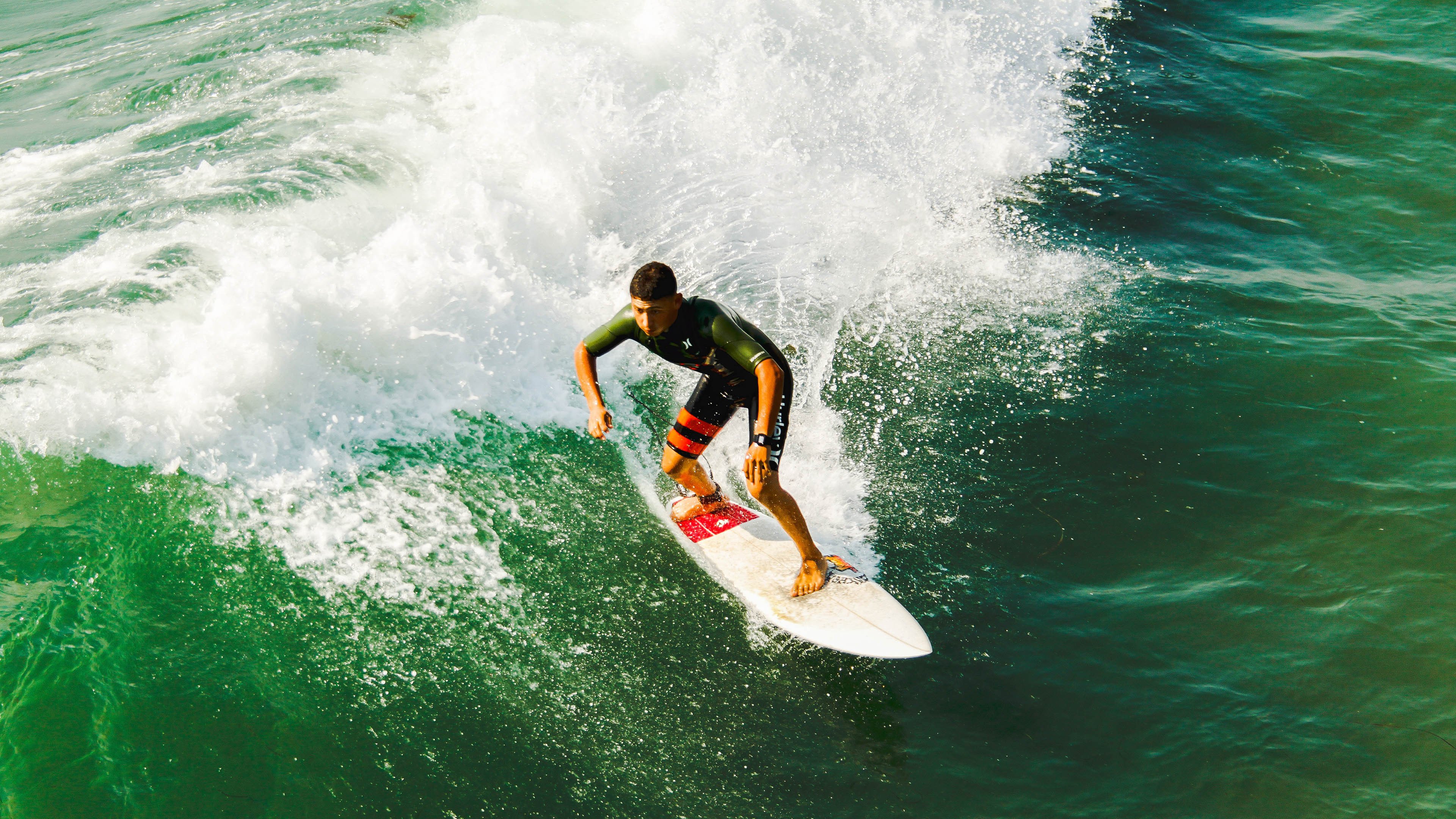 德甲激烈角逐，球迷热烈讨论，德甲足球说